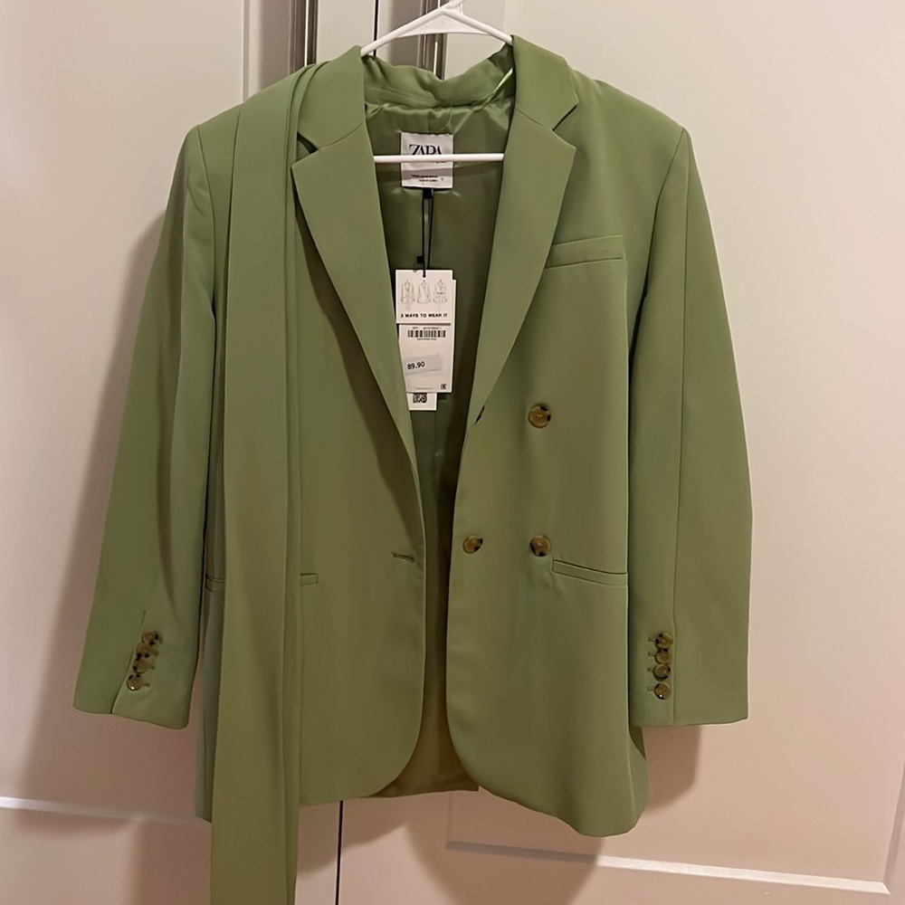 Zara green blazer with optional/removable belt. Brand new with tags. Size XS